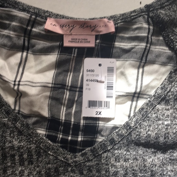 In Every Story...2X Grey 3/4 Sleeve checkered back - Picture 5 of 5